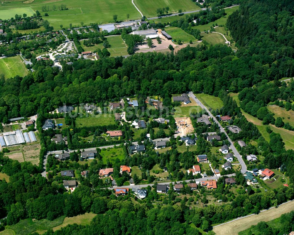 Luftbild Hof - Dorf - Ansicht am Rande von Waldgebieten in Hof im Bundesland Bayern, Deutschland