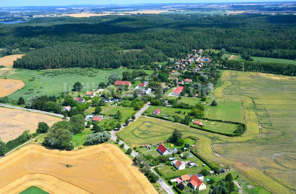 Luftbild Hoppenrade - Dorf - Ansicht am Rande von Waldgebieten in Hoppenrade im Bundesland Mecklenburg-Vorpommern, Deutschland