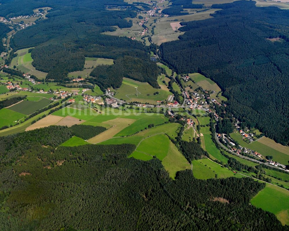 Luftaufnahme Hüttenthal - Dorf - Ansicht am Rande Waldgebieten in Hüttenthal im Bundesland Hessen, Deutschland