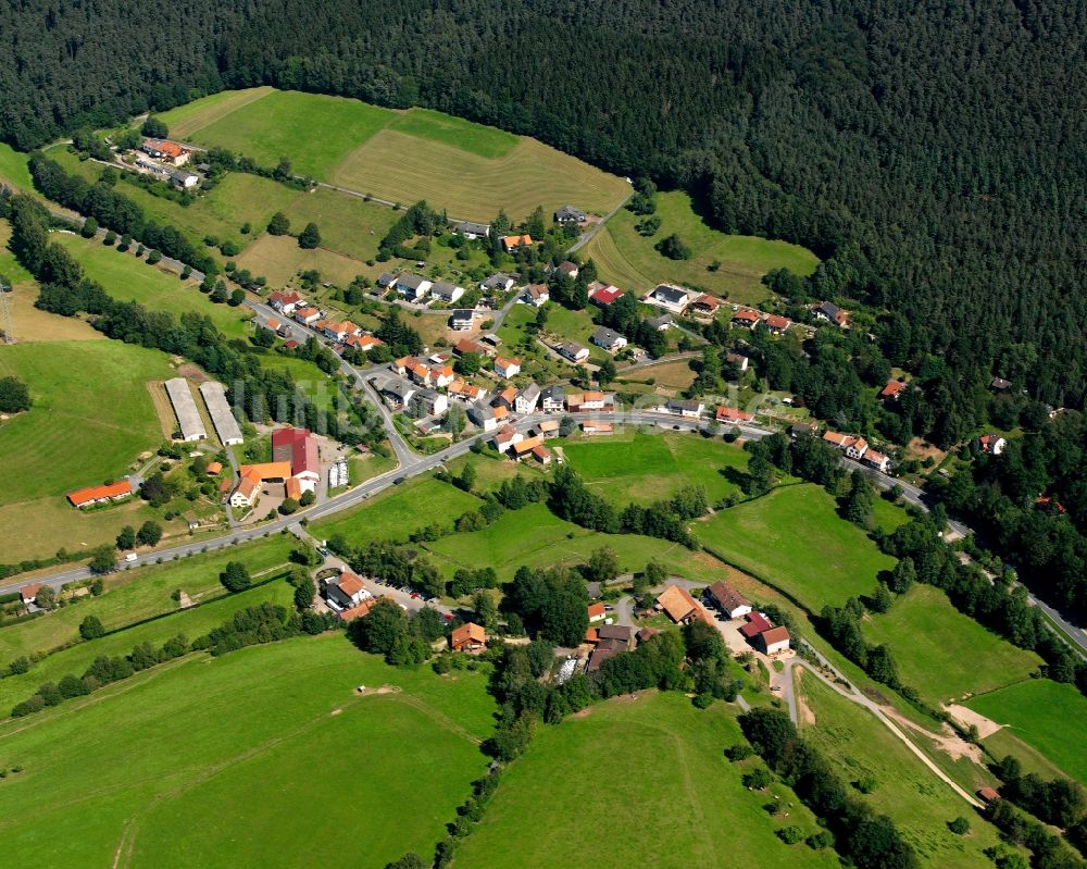 Luftaufnahme Hüttenthal - Dorf - Ansicht am Rande Waldgebieten in Hüttenthal im Bundesland Hessen, Deutschland