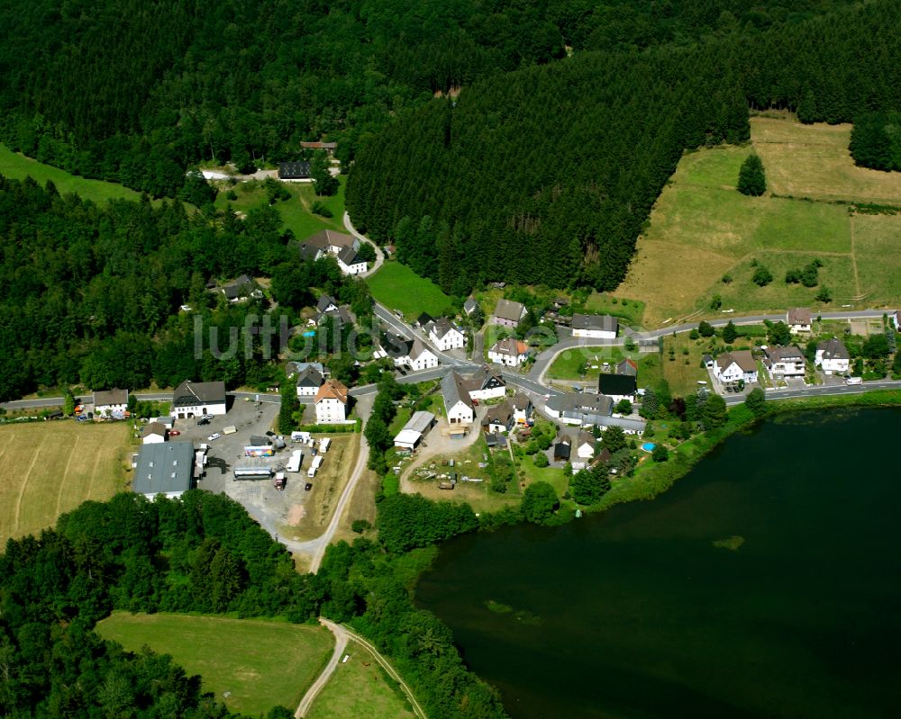 Hunswinkel von oben - Dorf - Ansicht am Rande von Waldgebieten in Hunswinkel im Bundesland Nordrhein-Westfalen, Deutschland