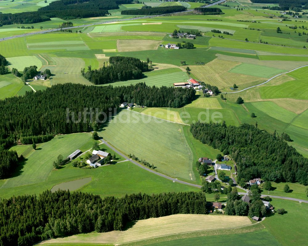 Luftaufnahme Jehsen - Dorf - Ansicht am Rande von Waldgebieten in Jehsen im Bundesland Bayern, Deutschland