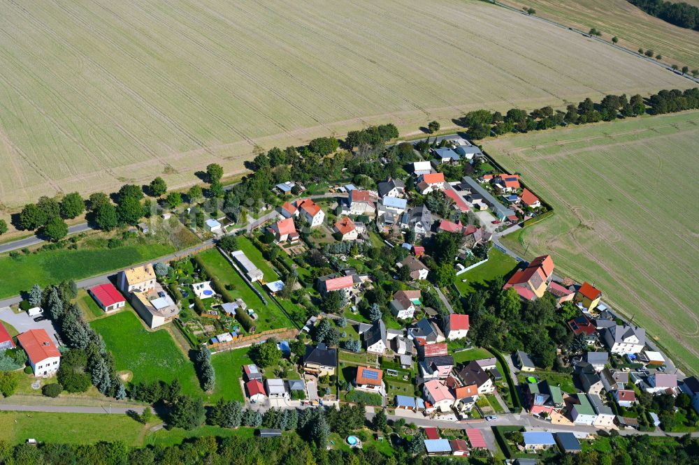 Kleinröda aus der Vogelperspektive: Dorf - Ansicht am Rande von Waldgebieten in Kleinröda im Bundesland Thüringen, Deutschland