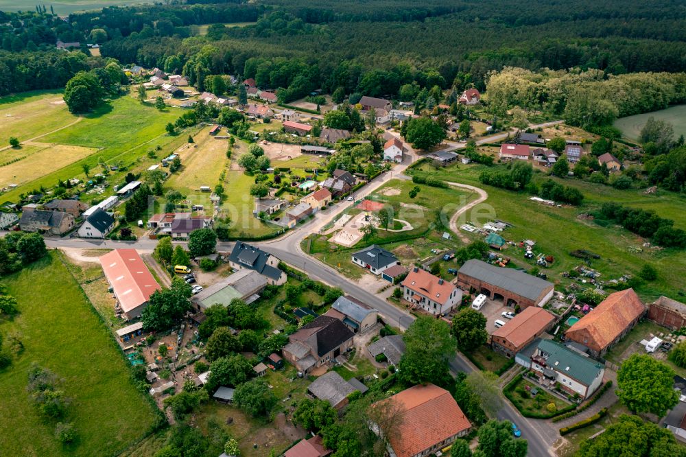 Luftbild Klobbicke - Dorf - Ansicht am Rande Waldgebieten in Klobbicke im Bundesland Brandenburg, Deutschland