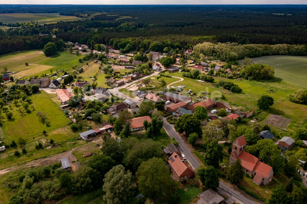 Luftaufnahme Klobbicke - Dorf - Ansicht am Rande Waldgebieten in Klobbicke im Bundesland Brandenburg, Deutschland