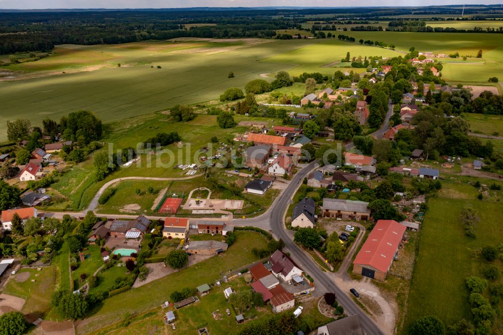 Klobbicke von oben - Dorf - Ansicht am Rande Waldgebieten in Klobbicke im Bundesland Brandenburg, Deutschland