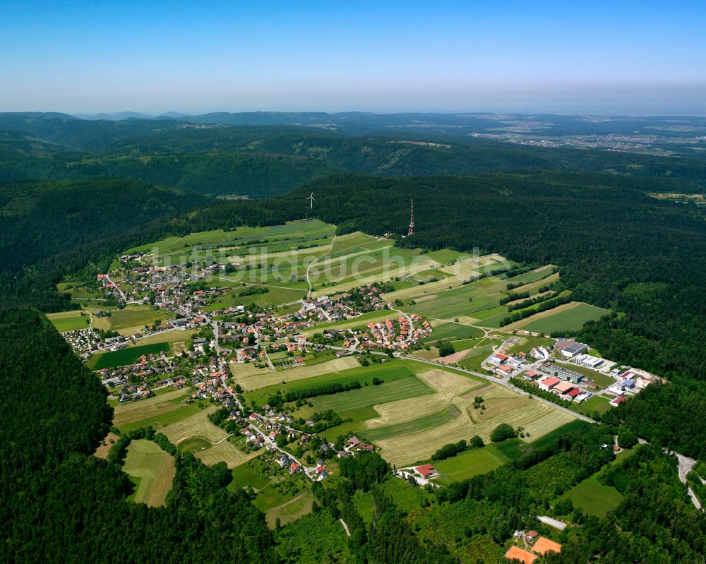 Langenbrand von oben - Dorf - Ansicht am Rande von Waldgebieten in Langenbrand im Bundesland Baden-Württemberg, Deutschland