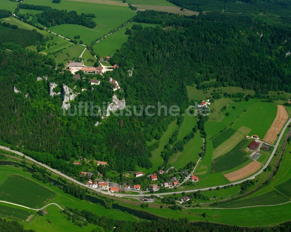 Langenbrunn aus der Vogelperspektive: Dorf - Ansicht am Rande Waldgebieten in Langenbrunn im Bundesland Baden-Württemberg, Deutschland