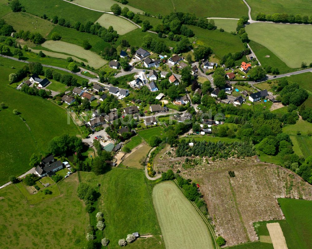 Luftaufnahme Lengelscheid - Dorf - Ansicht am Rande von Waldgebieten in Lengelscheid im Bundesland Nordrhein-Westfalen, Deutschland