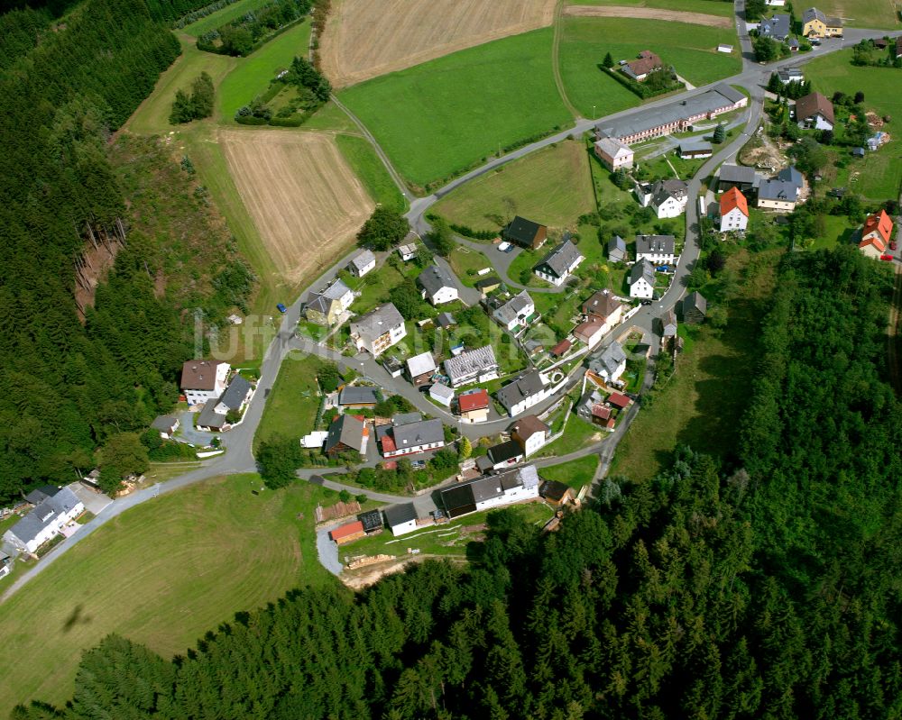 Luftbild Lerchenhügel - Dorf - Ansicht am Rande von Waldgebieten in Lerchenhügel im Bundesland Bayern, Deutschland