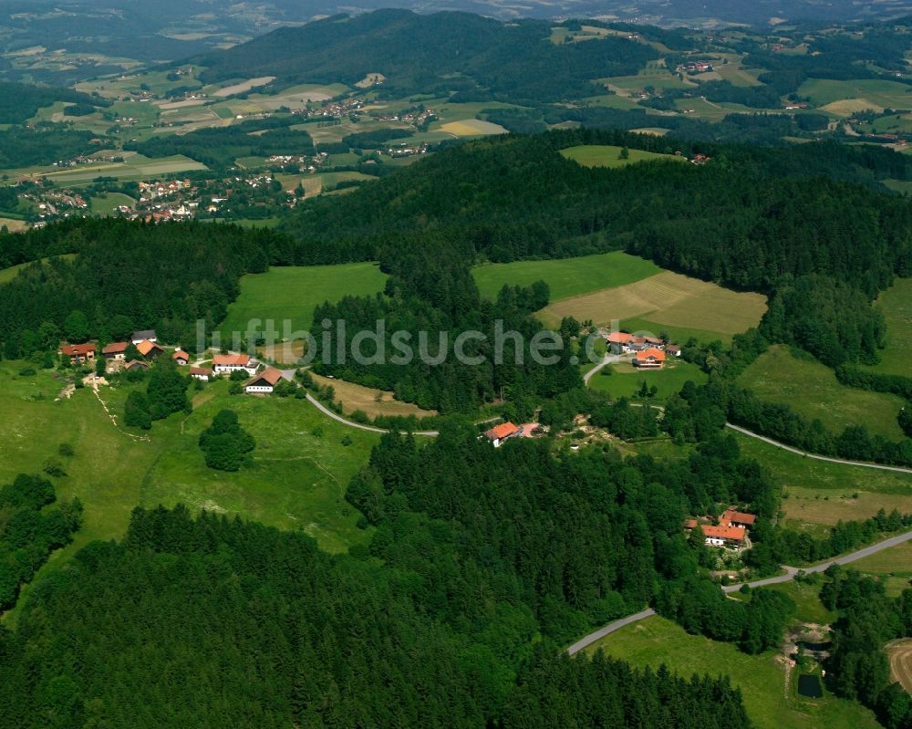 Loidershof von oben - Dorf - Ansicht am Rande Waldgebieten in Loidershof im Bundesland Bayern, Deutschland