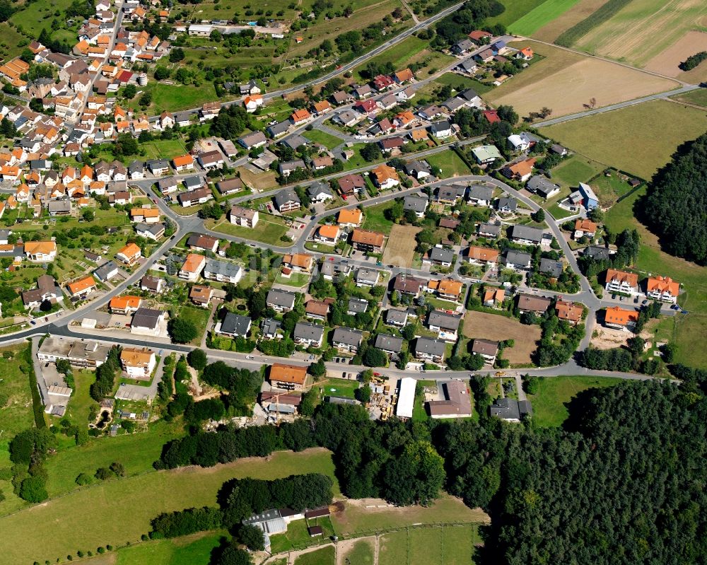 Luftaufnahme Lützel-Wiebelsbach - Dorf - Ansicht am Rande Waldgebieten in Lützel-Wiebelsbach im Bundesland Hessen, Deutschland