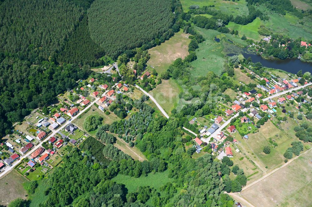 Mühl Rosin von oben - Dorf - Ansicht am Rande von Waldgebieten in Mühl Rosin im Bundesland Mecklenburg-Vorpommern, Deutschland