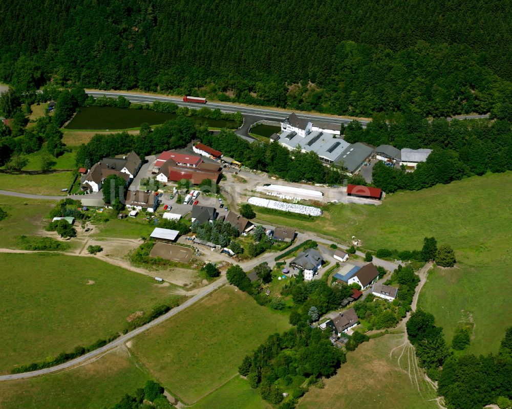 Mühlhofe aus der Vogelperspektive: Dorf - Ansicht am Rande von Waldgebieten in Mühlhofe im Bundesland Nordrhein-Westfalen, Deutschland