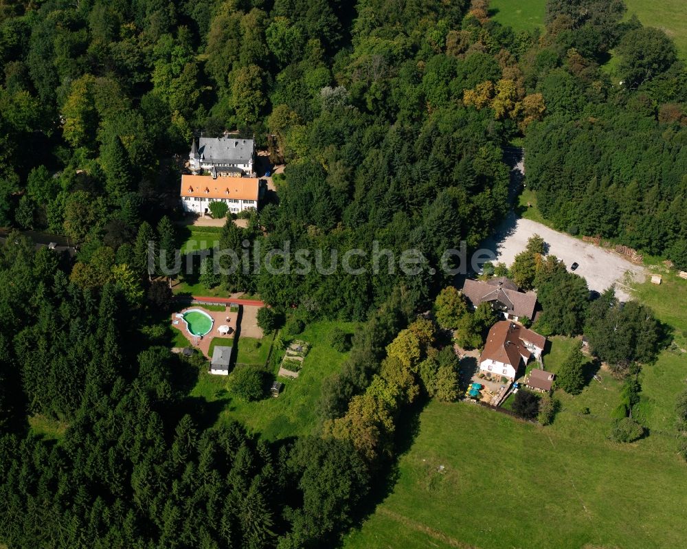 Michelstadt von oben - Dorf - Ansicht am Rande Waldgebieten in Michelstadt im Bundesland Hessen, Deutschland