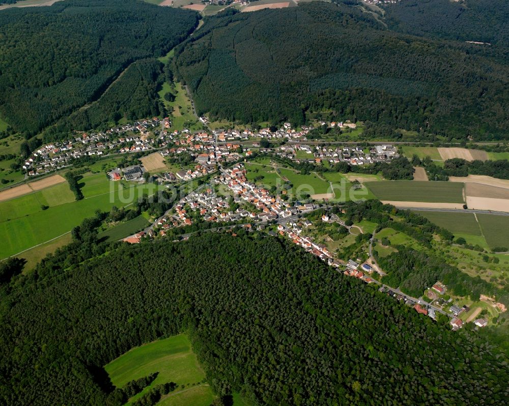 Luftbild Mümling-Grumbach - Dorf - Ansicht am Rande Waldgebieten in Mümling-Grumbach im Bundesland Hessen, Deutschland