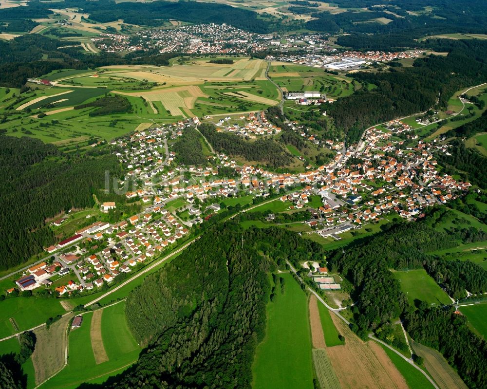 Luftaufnahme Neufra - Dorf - Ansicht am Rande Waldgebieten in Neufra im Bundesland Baden-Württemberg, Deutschland