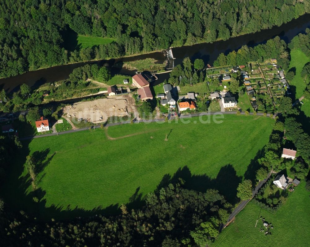 Luftaufnahme Neusorge - Dorf - Ansicht am Rande Waldgebieten in Neusorge im Bundesland Sachsen, Deutschland