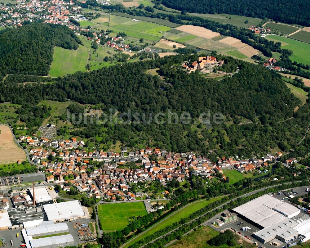 Luftaufnahme Neustadt - Dorf - Ansicht am Rande Waldgebieten in Neustadt im Bundesland Hessen, Deutschland