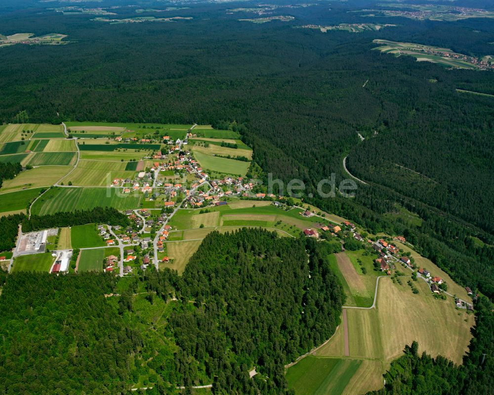 Neuweiler aus der Vogelperspektive: Dorf - Ansicht am Rande von Waldgebieten in Neuweiler im Bundesland Baden-Württemberg, Deutschland