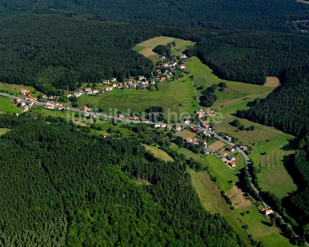 Ober-Hiltersklingen aus der Vogelperspektive: Dorf - Ansicht am Rande Waldgebieten in Ober-Hiltersklingen im Bundesland Hessen, Deutschland