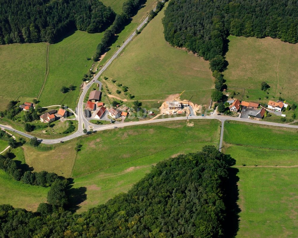 Ober-Sensbach von oben - Dorf - Ansicht am Rande Waldgebieten in Ober-Sensbach im Bundesland Hessen, Deutschland