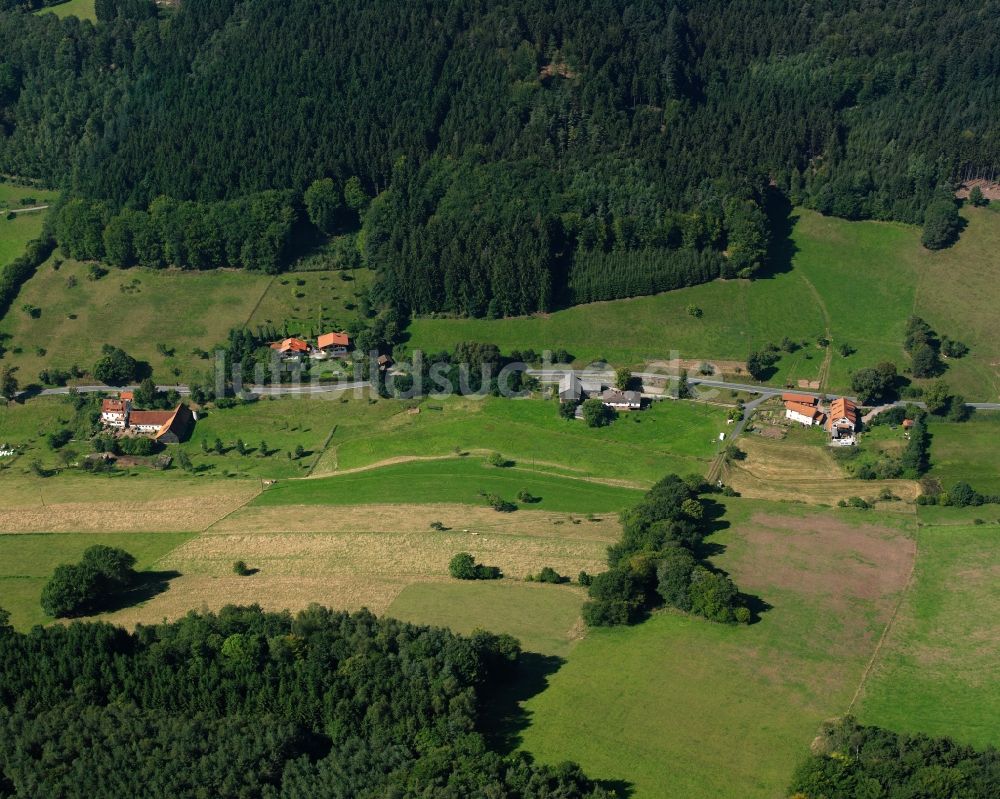 Ober-Sensbach aus der Vogelperspektive: Dorf - Ansicht am Rande Waldgebieten in Ober-Sensbach im Bundesland Hessen, Deutschland