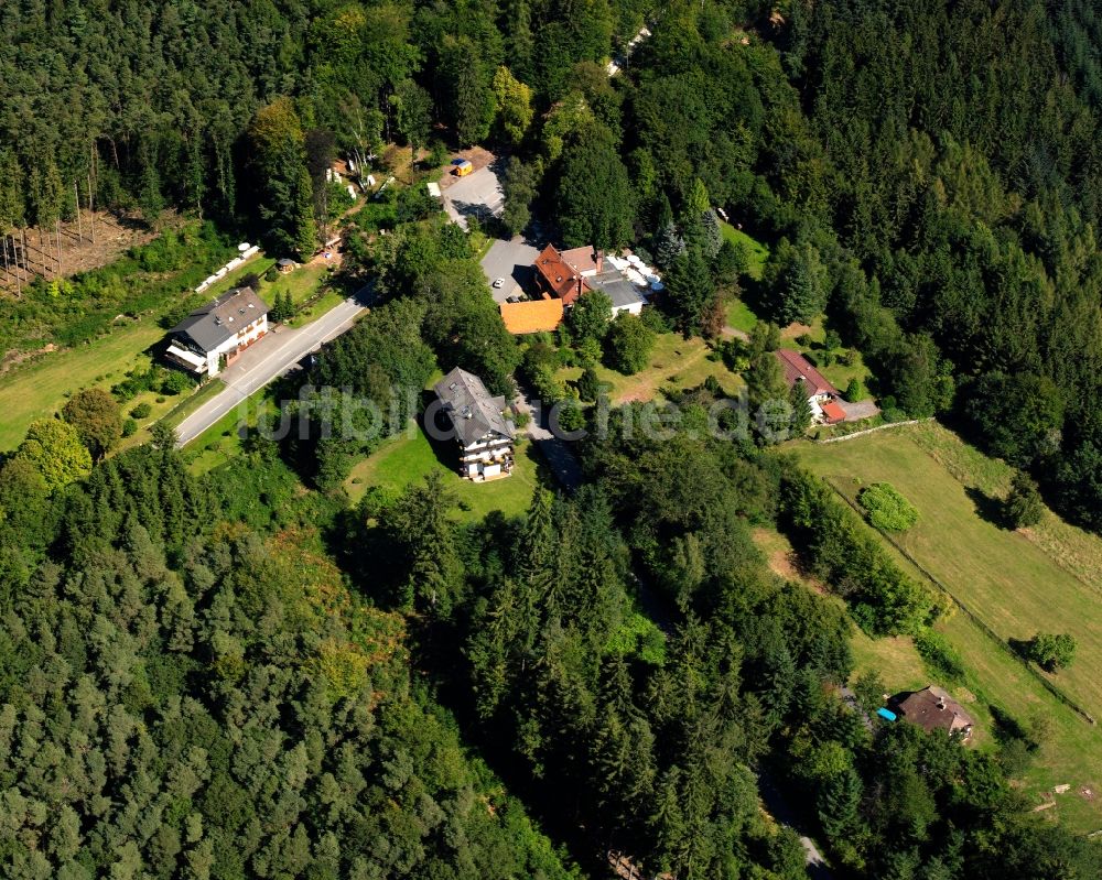 Ober-Sensbach aus der Vogelperspektive: Dorf - Ansicht am Rande Waldgebieten in Ober-Sensbach im Bundesland Hessen, Deutschland