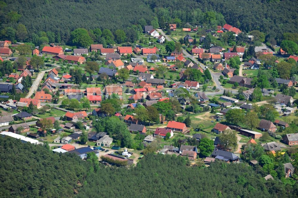 Luftbild Polz - Dorf - Ansicht am Rande Waldgebieten in Polz im Bundesland Mecklenburg-Vorpommern, Deutschland