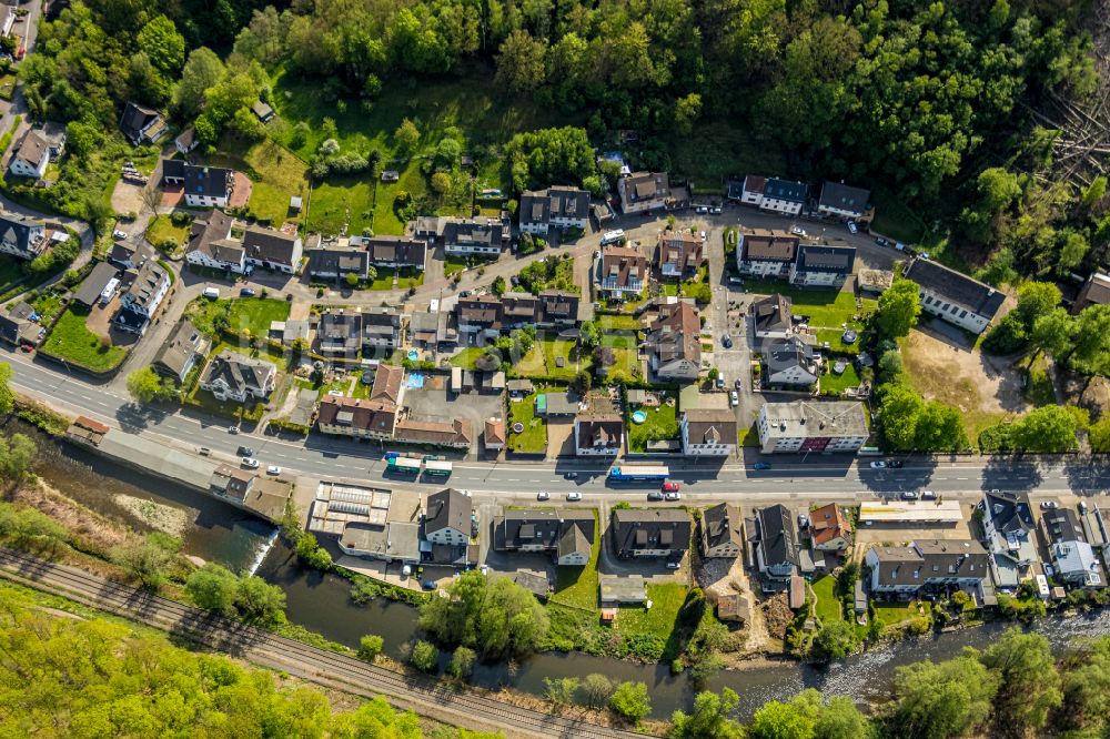 Priorei von oben - Dorf - Ansicht am Rande von Waldgebieten in Priorei im Bundesland Nordrhein-Westfalen, Deutschland