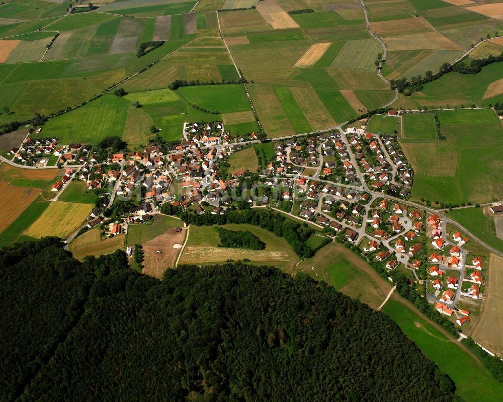 Rauenzell von oben - Dorf - Ansicht am Rande Waldgebieten in Rauenzell im Bundesland Bayern, Deutschland