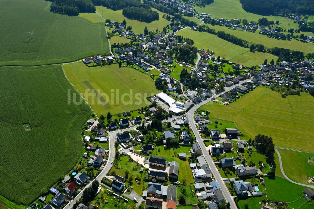 Luftaufnahme Rebesgrün - Dorf - Ansicht am Rande von Waldgebieten in Rebesgrün im Bundesland Sachsen, Deutschland