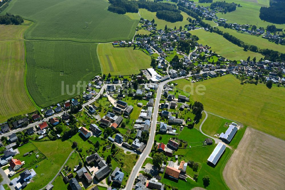 Rebesgrün aus der Vogelperspektive: Dorf - Ansicht am Rande von Waldgebieten in Rebesgrün im Bundesland Sachsen, Deutschland