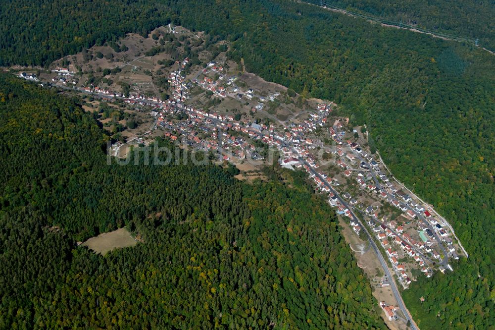 Rechtenbach von oben - Dorf - Ansicht am Rande von Waldgebieten in Rechtenbach im Bundesland Bayern, Deutschland