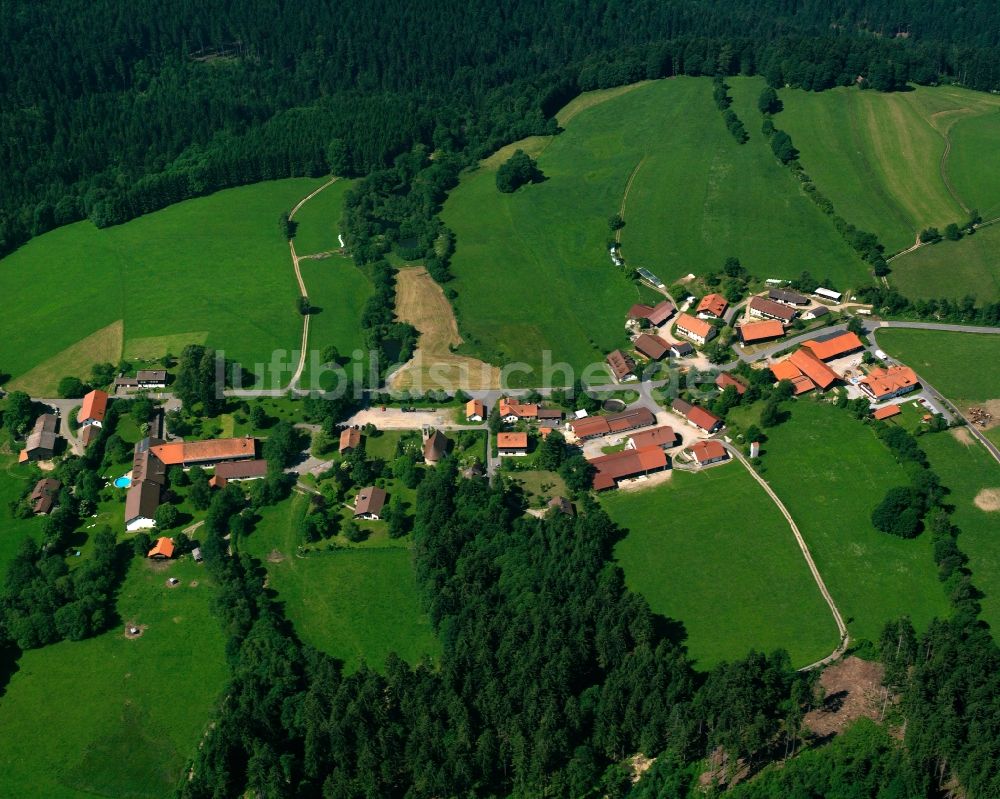 Rettenbach von oben - Dorf - Ansicht am Rande Waldgebieten in Rettenbach im Bundesland Bayern, Deutschland