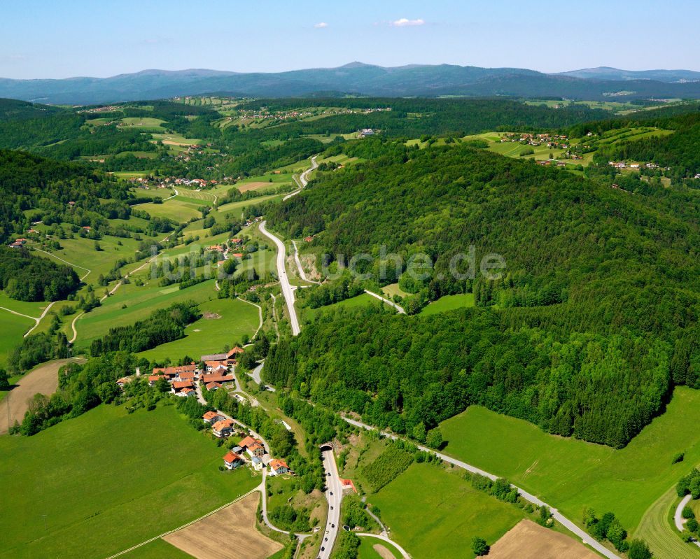 Luftaufnahme Röhrnbach - Dorf - Ansicht am Rande von Waldgebieten in Röhrnbach im Bundesland Bayern, Deutschland