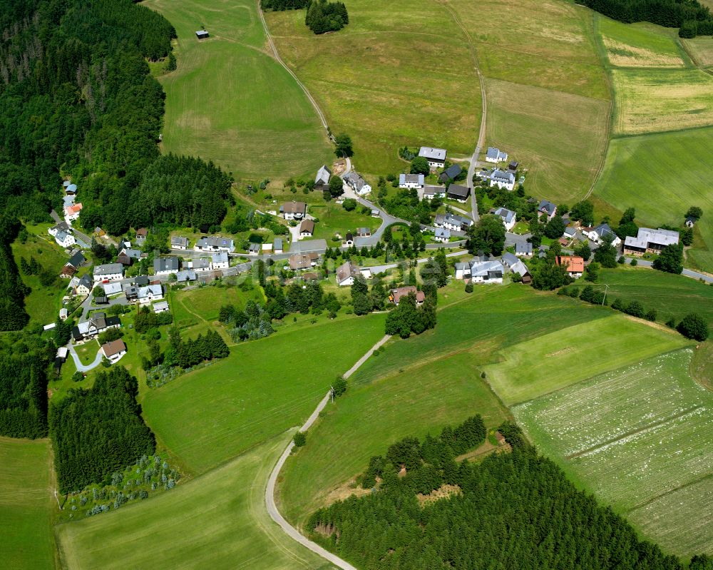 Räumlas aus der Vogelperspektive: Dorf - Ansicht am Rande von Waldgebieten in Räumlas im Bundesland Bayern, Deutschland