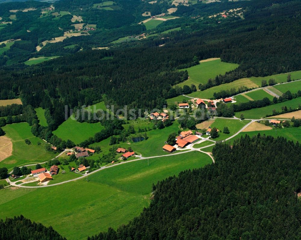 Sankt Englmar aus der Vogelperspektive: Dorf - Ansicht am Rande Waldgebieten in Sankt Englmar im Bundesland Bayern, Deutschland