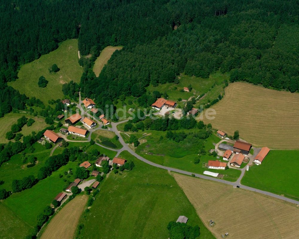 Luftaufnahme Sankt Englmar - Dorf - Ansicht am Rande Waldgebieten in Sankt Englmar im Bundesland Bayern, Deutschland