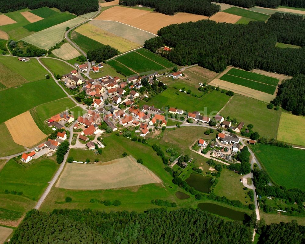 Luftbild Sauernheim - Dorf - Ansicht am Rande Waldgebieten in Sauernheim im Bundesland Bayern, Deutschland