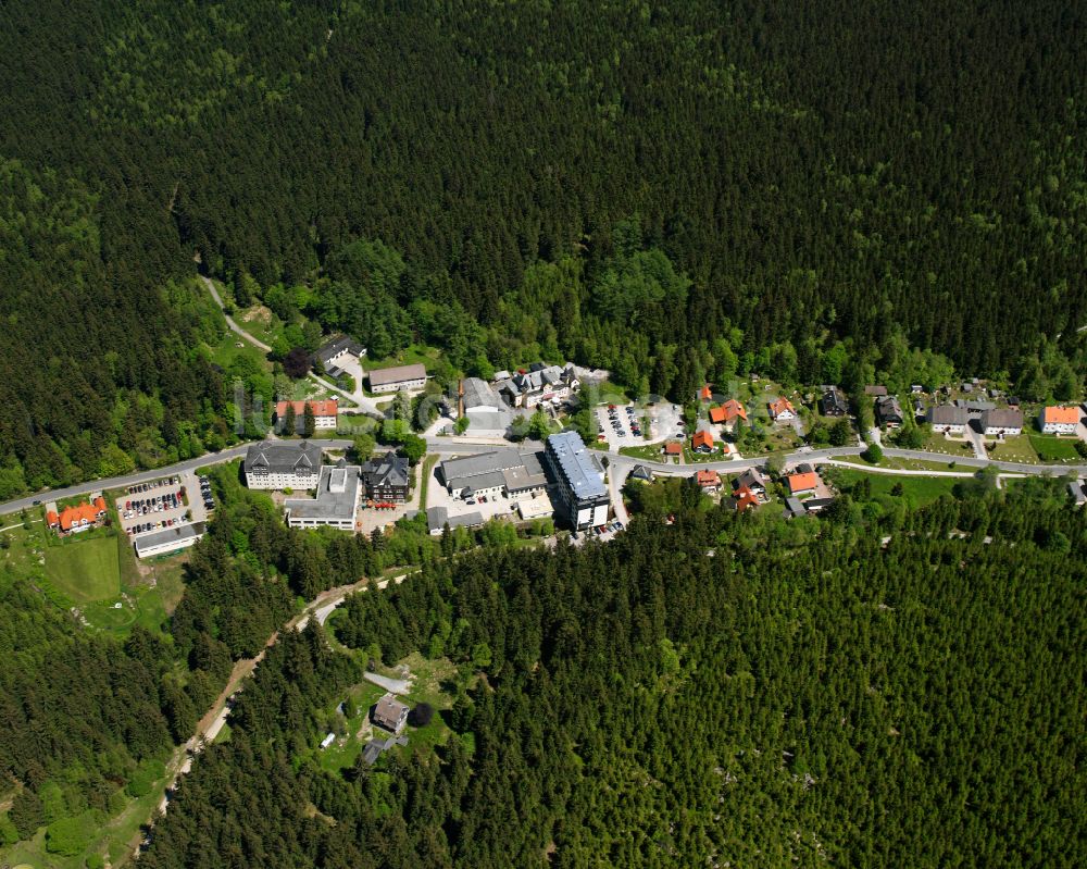 Luftaufnahme Schierke - Dorf - Ansicht am Rande von Waldgebieten in Schierke im Bundesland Sachsen-Anhalt, Deutschland