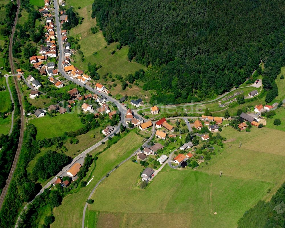 Schöllenbach aus der Vogelperspektive: Dorf - Ansicht am Rande Waldgebieten in Schöllenbach im Bundesland Hessen, Deutschland