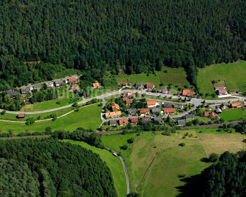 Luftaufnahme Schöllenbach - Dorf - Ansicht am Rande Waldgebieten in Schöllenbach im Bundesland Hessen, Deutschland