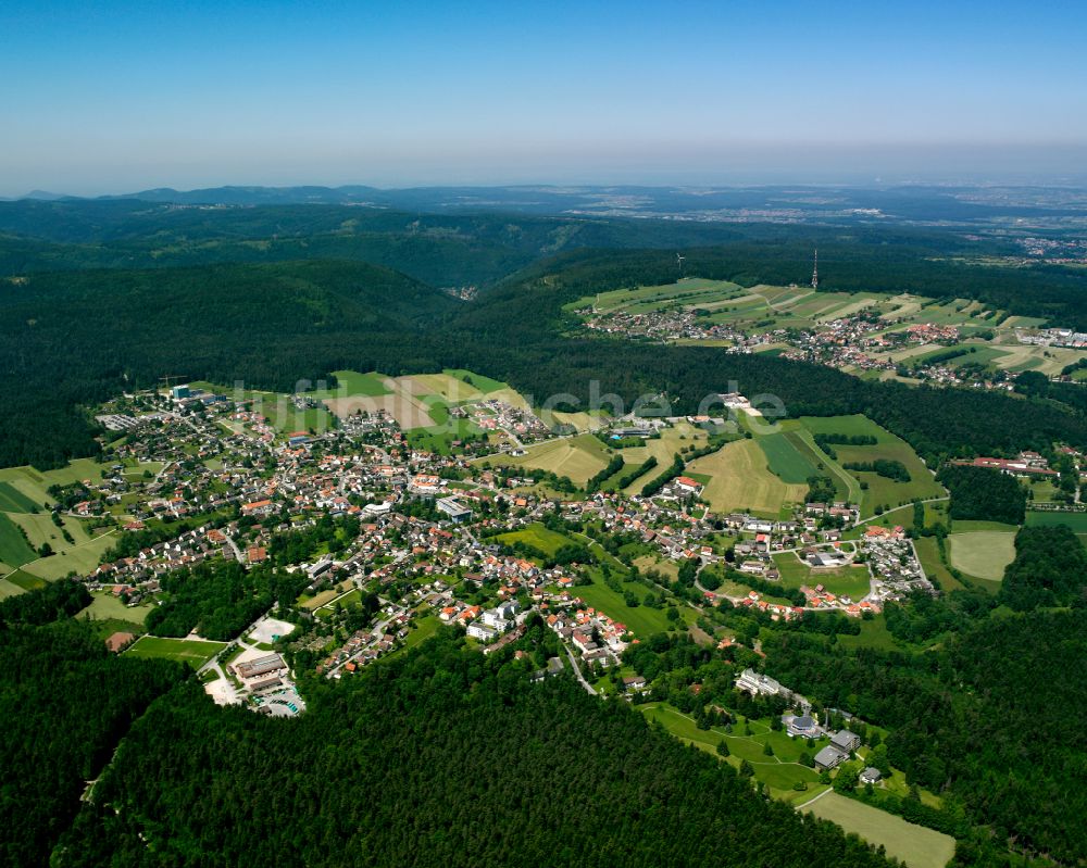 Luftaufnahme Schömberg - Dorf - Ansicht am Rande von Waldgebieten in Schömberg im Bundesland Baden-Württemberg, Deutschland