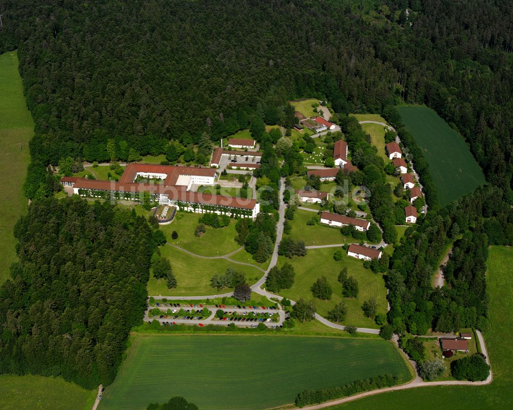 Luftbild Schömberg - Dorf - Ansicht am Rande von Waldgebieten in Schömberg im Bundesland Baden-Württemberg, Deutschland