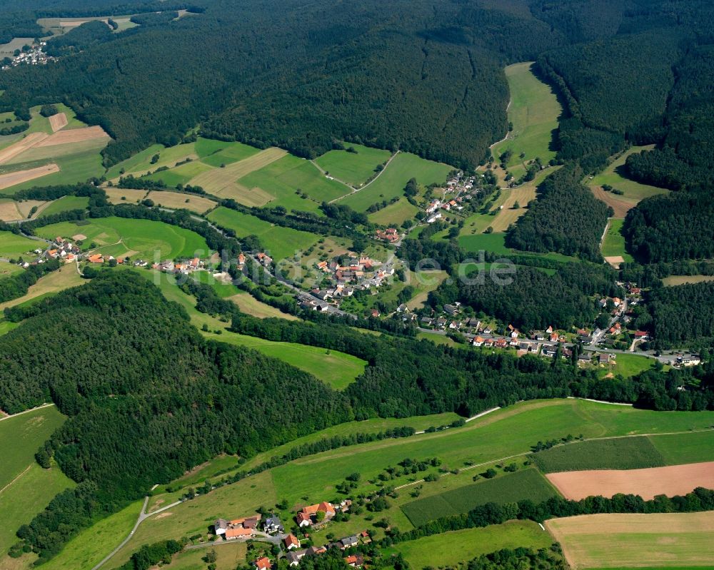 Luftbild Schönnen - Dorf - Ansicht am Rande Waldgebieten in Schönnen im Bundesland Hessen, Deutschland