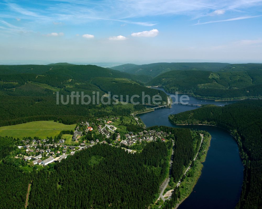 Luftaufnahme Schulenberg im Oberharz - Dorf - Ansicht am Rande von Waldgebieten in Schulenberg im Oberharz im Bundesland Niedersachsen, Deutschland