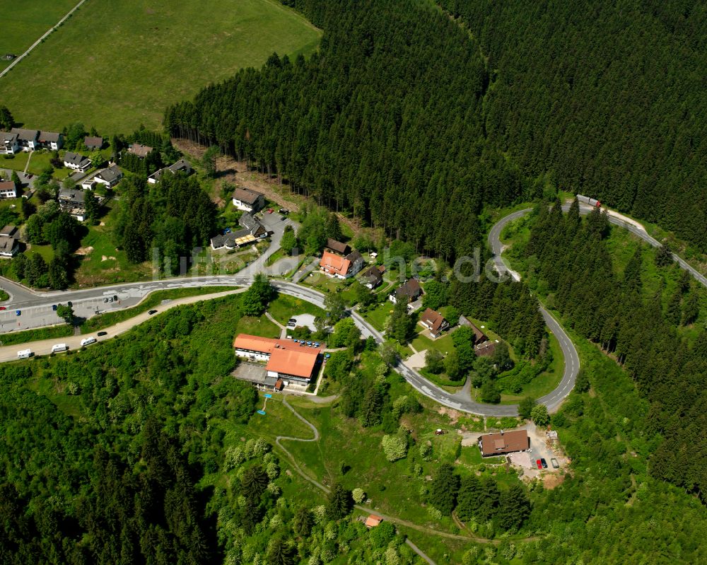 Schulenberg im Oberharz von oben - Dorf - Ansicht am Rande von Waldgebieten in Schulenberg im Oberharz im Bundesland Niedersachsen, Deutschland