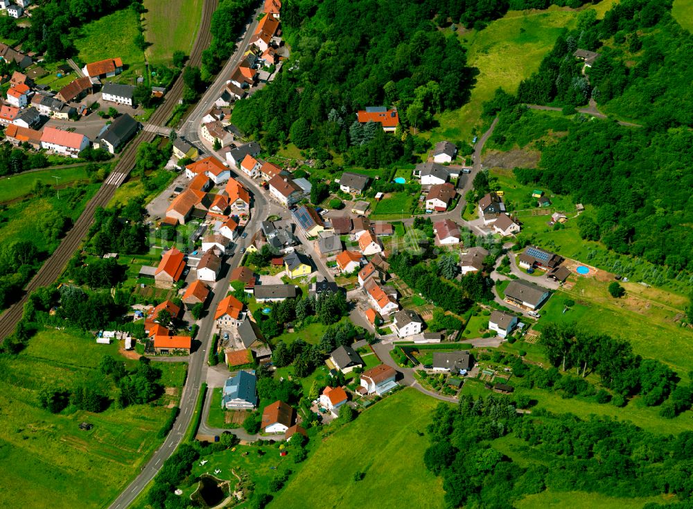 Luftbild Schweisweiler - Dorf - Ansicht am Rande von Waldgebieten in Schweisweiler im Bundesland Rheinland-Pfalz, Deutschland