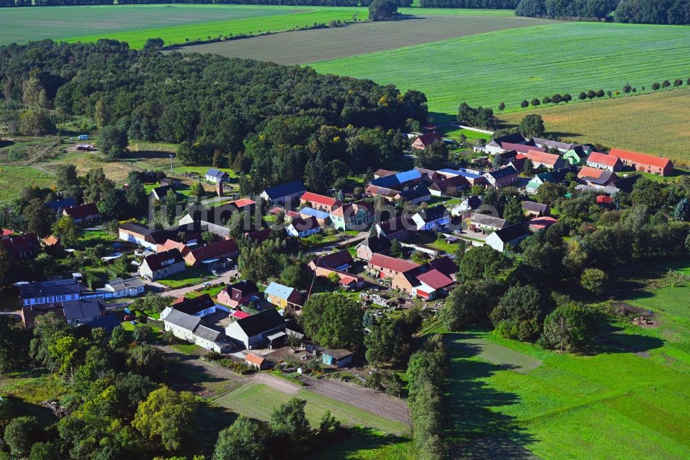 Luftaufnahme Silmersdorf - Dorf - Ansicht am Rande Waldgebieten in Silmersdorf im Bundesland Brandenburg, Deutschland